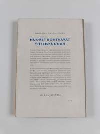 Nuoret kohtaavat yhteiskunnan
