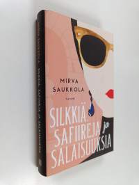 Silkkiä, safiireja ja salaisuuksia
