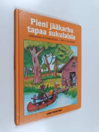 Pieni jääkarhu tapaa sukulaisia