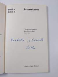 Lapsen kasvu : terapeautin ajatuksia lapsen kehityksen vaiheista (signeerattu, tekijän omiste)
