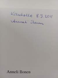 Elämänkoulu - kouluikäisenä sodan kokeneiden siirtokarjalaisten oppimisen vaihtoehdot (signeerattu, tekijän omiste)