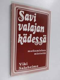 Savi valajan kädessä : matkamiehen mietteitä