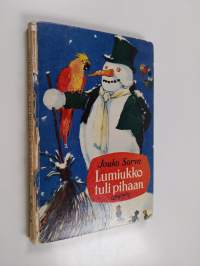 Lumiukko tuli pihaan