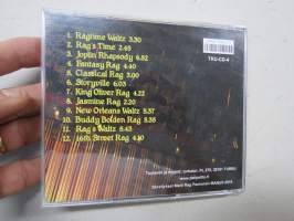 Ragtimes - Classical piano - Matti Rag Paananen CD-levy, jonka kannessa omiste ja Rag Paanasen nimikirjoitus
