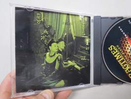 Ragtimes - Classical piano - Matti Rag Paananen CD-levy, jonka kannessa omiste ja Rag Paanasen nimikirjoitus