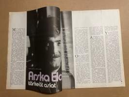 Me Naiset 1972 nro 17 ilmestynyt 26.4.1972, Yves Saint Laurentin asunto, Anneli Sari, Martti Romppainen, Kauniiden naisten niksit