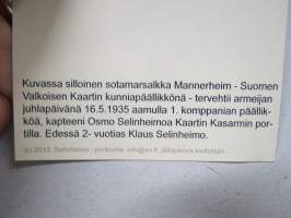 Sotamarsalkka Mannerheim tervehtii 16.5.1935 aamulla Kaartin 1. komppanian päällikköä kapteenia Osmo Selinheimoa, edesä 2-vuotias Klaus Selinheimo -postikortti