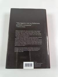 Morrigan trilogia 1-3 : Morriganin risti ; Jumalten tanssi ; Hiljaisuuden laakso