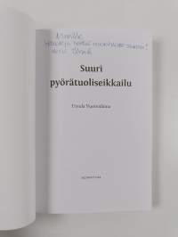 Det stora rullstolsäventyret = Suuri pyörätuoliseikkailu (signeerattu, tekijän omiste)