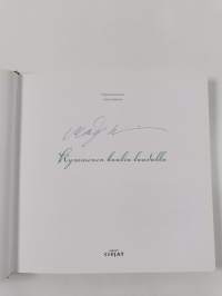 Kymmenen kaalia laudalla (signeerattu)