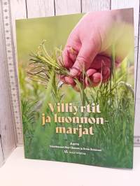 Villiyrtit ja luonnonmarjat