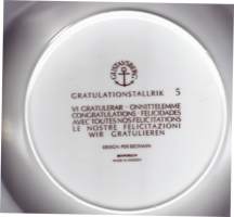 Gustavsberg - Hjärtliga Gratulationer, 1976.  Monikielinen onnittelulautanen nro 5.