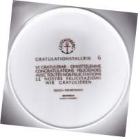 Gustavsberg - Hjärtliga Gratulationer, 1977.  Monikielinen onnittelulautanen nro 6.