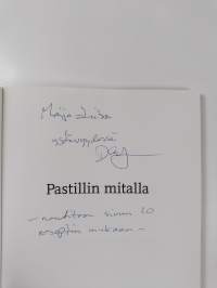 Pastillin mitalla : &quot;Se on täytetty.&quot; Menkää ja tutkikaa, mitä tämä tarkoittaa: &quot;Armahtavaisuutta minä tahdon, en uhrimenoja.&quot; (signeerattu, tekijän omiste)