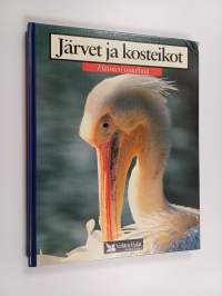 Järvet ja kosteikot : pelikaani, niilinkrokotiili, suokukko, flamingo, alppivesilisko, piisami, kurki, sudenkorennot