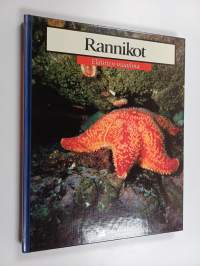 Eläinten maailma jättiläiskilpikonna, merimetso, lunni, suula, meritähdet, munkkihylkeet, viittoilijaravut, valkopäämerikotka , Rannikot :
