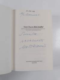 Käsi otsalla! : näyttelijän maailma niin kuin hän sen muistaa - eli ei auta itku markkinoilla (signeerattu, tekijän omiste)