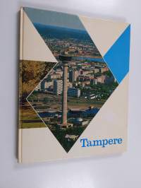 Tampere kosken partaalla : värikuvateos Tampereesta = Tammerfors - staden invid forsen = Tampere on the rapids = Tampere an der Stromschnelle