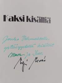 Kaksi kisälliä : 100 vuotta Sulon ja Masan matkassa mainonnan markkinoilla (signeerattu, tekijän omiste)