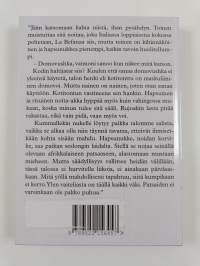Pienten esineitten hiljainen elämä