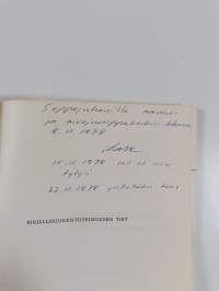 Kirjallisuudentutkimuksen tiet (signeerattu, tekijän omiste)
