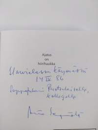 Ajatus on hiirihaukka : Veikko Huovinen, humoristi (signeerattu, tekijän omiste)