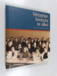 Tehtaitten koulusta se alkoi : kauppaopetusta Malmilla 50 vuotta