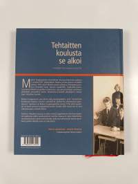 Tehtaitten koulusta se alkoi : kauppaopetusta Malmilla 50 vuotta