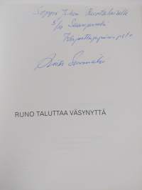 Runo taluttaa väsynyttä : Saarijärven kansalaisopiston Me kirjoitamme -piirin runoantologia (signeerattu, tekijän omiste)