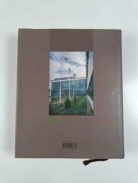 Painetun sanan elämää : Keski-Suomi ja Keskisuomalainen 1871-2007 (signeerattu, tekijän omiste)