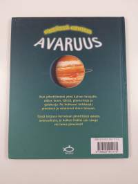Pimeässä hohtava avaruus