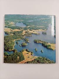 Lennämme Suomessa = Vi flyger i Finland = See Finland by air = Flugreisen in Finnland