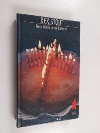Nero Wolfe pesee kätensä