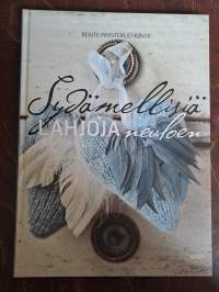 Sydämellisiä lahjoja neuloen