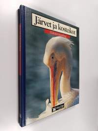 Järvet ja kosteikot : pelikaani, niilinkrokotiili, suokukko, flamingo, alppivesilisko, piisami, kurki, sudenkorennot