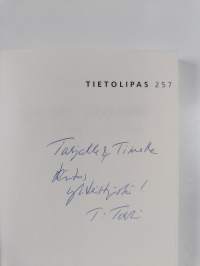 Enkeleitä työpöydällä : arjen ja lumon etnografiaa (tekijän omiste, signeerattu)