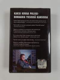 Rikospaikka : Takamäki 7-8, sis kirjat Kylmä jälki ; Seinää vasten