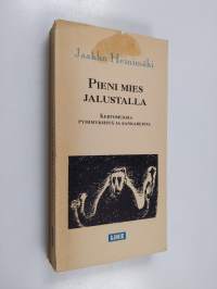 Pieni mies jalustalla : kertomuksia pyhimyksistä ja sankareista