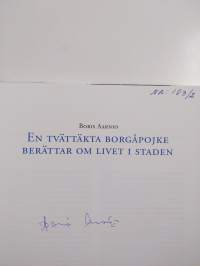 En tvättäkta Borgåpojke berättar om livet i staden (signeerattu)