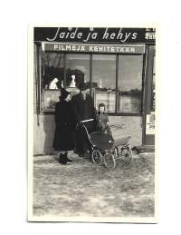 Taide ja kehys Stålarminkatu 1 Turku Martinlinna  1953 - valokuva 6x9 cm