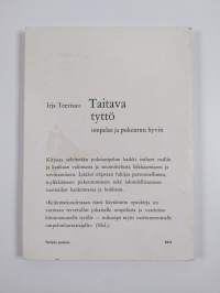 Taitava tyttö ompelee ja pukeutuu hyvin