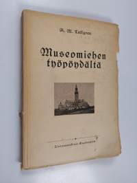 Museomiehen työpöydältä : kirjoitelmia muinaistieteellisten ja antikvaaristen harrastusten historiasta Suomessa