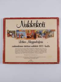 Nukkekoti : vanhanaikainen taitettava nukkekoti