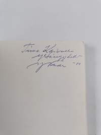 Kuvaruudun punainen valhe : dokumenttiromaani 1970-luvun Suomesta (signeerattu, tekijän omiste)