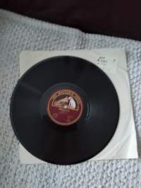 His master&#039;s voice X2447, Väinö Sola: Karjapihassa/Kevätlaulu v. 1926