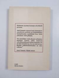 Lyhenevä laulu kärsimyksen onnellisista puolista