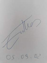 Eri estradeilla (signeerattu)