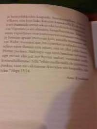 Kivet kertovat, puut puhuvar /Aimo kymäläinen. P.2003.Kirjassa yhdistyy historia  Viipurista sekä  sekä henkilökuvia
