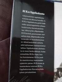 Ympyröiltä upseeriksi : RUK 90 vuotta 1920-2010