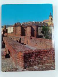 The old town and the Royal Castle in Warsaw